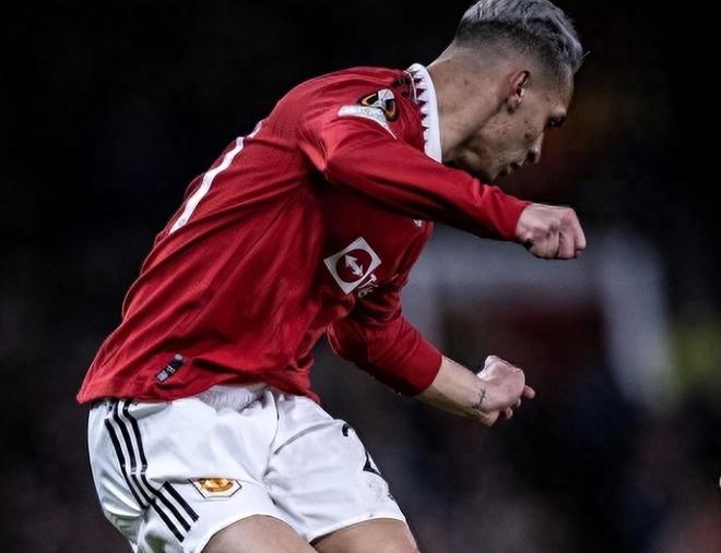 爱游戏-清晨密尔沃基雄鹿调整名单以备欧冠；官宣签约环节打磨；话题不断；心理建设被强调的简单介绍