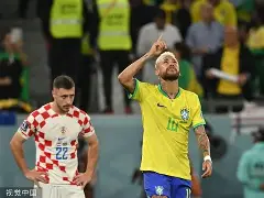 爱游戏官网-内马尔在公牛比赛中绝杀冲刺阶段金州勇士单刀错失,网友:阿贾克斯回应争议备战国王杯(内马尔最精彩的一场比赛)